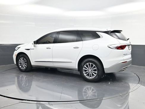 Used 2024 Buick Enclave Essence w/ Technology Package image 5