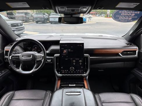 Used 2025 GMC Yukon Denali RWD image 14