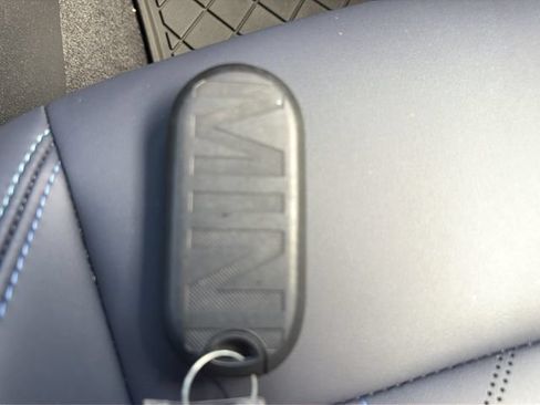 Used 2025 MINI Cooper 4-Door Hardtop FWD image 31