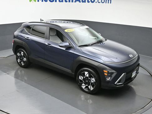 Used 2025 Hyundai Kona SEL image 3