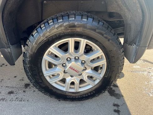 Used 2021 GMC Sierra 2500 SLT w/ SLT Preferred Package image 9