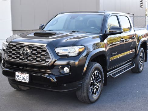 Used 2022 Toyota Tacoma TRD Sport w/ TRD Premium Sport Package image 11