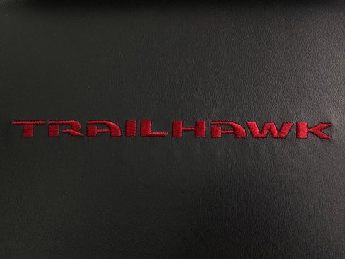 Used 2020 Jeep Grand Cherokee Trailhawk w/ Trailhawk Luxury Group AWD/4WD image 9