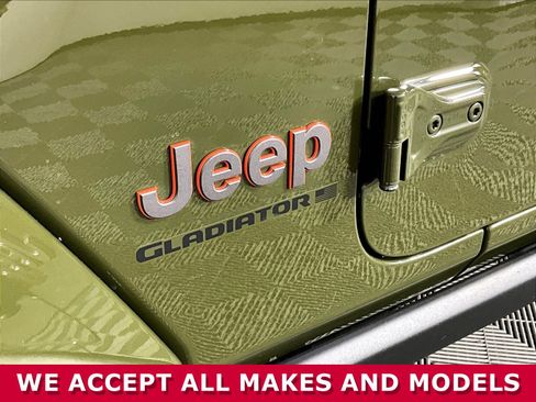 Used 2024 Jeep Gladiator Mojave AWD/4WD image 21