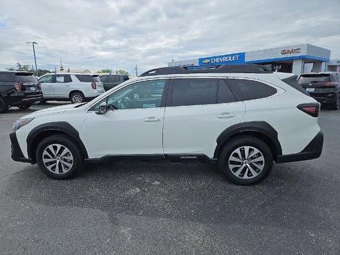 Used 2025 Subaru Outback Premium AWD/4WD image 3