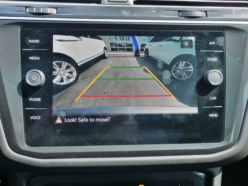 Used 2023 Volkswagen Tiguan SE R-Line image 33