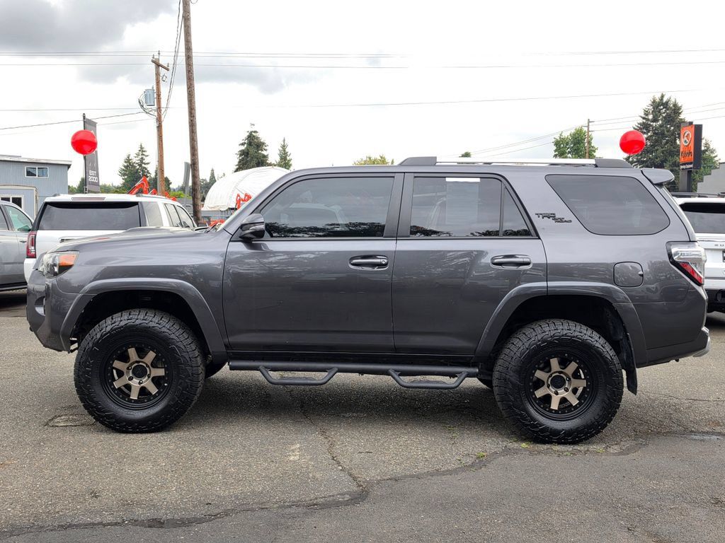 Used 2018 Toyota 4Runner TRD Off-Road Premium AWD/4WD image 3