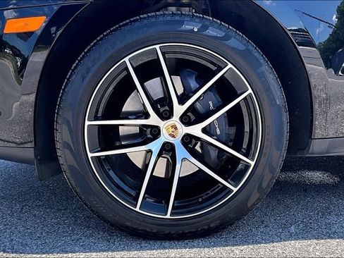 Used 2025 Porsche Macan AWD/4WD image 34