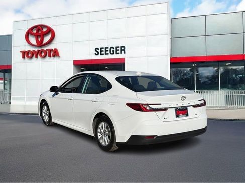 Used 2025 Toyota Camry LE image 7