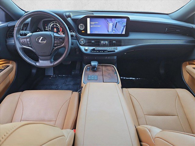Used 2023 Lexus LS 500 w/ Accessory Package (Z1) RWD image 22