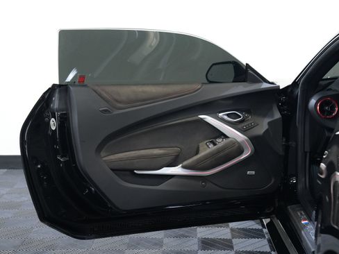 Used 2020 Chevrolet Camaro ZL1 RWD image 22