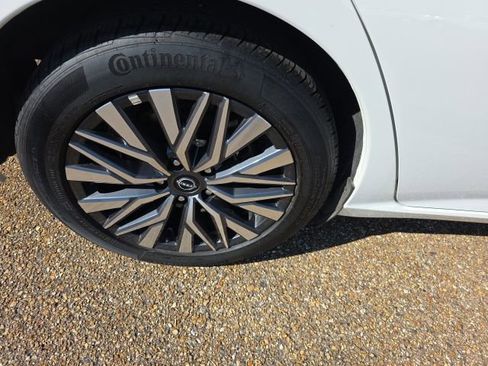 Used 2025 Nissan Altima 2.5 SV image 5