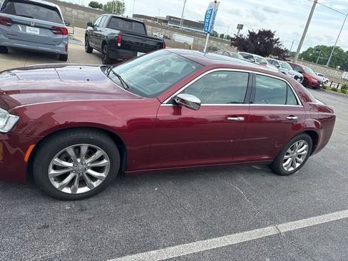 Used 2020 Chrysler 300 Limited AWD/4WD image 3