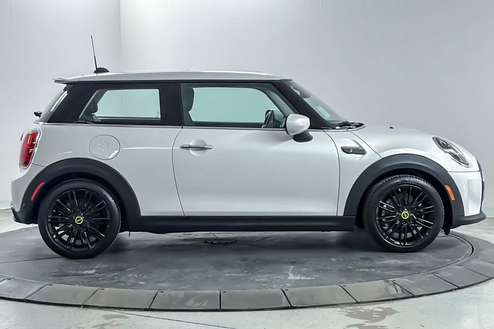 Used 2024 MINI Cooper SE FWD image 8
