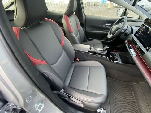 Used 2025 Toyota Prius Plug-In Hybrid image 24