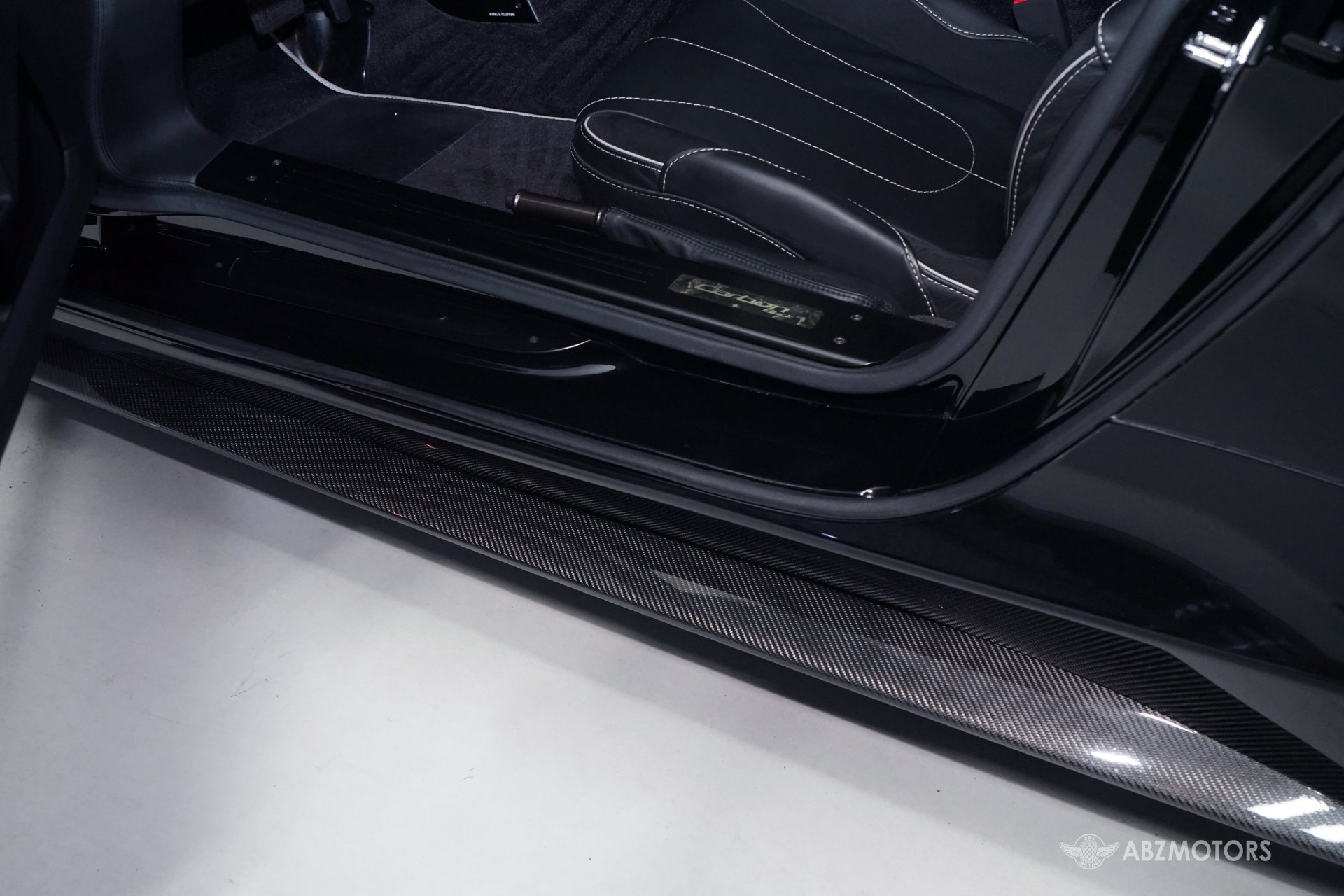 Used 2015 Aston Martin Vanquish Coupe RWD image 9