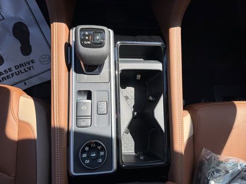 New 2026 Nissan Pathfinder Platinum image 18