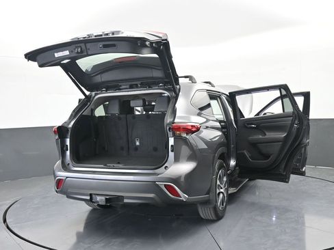 Used 2023 Toyota Highlander XLE image 82