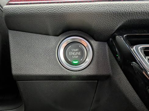 Used 2025 Chevrolet Traverse Z71 w/ Driver Confidence Package image 35