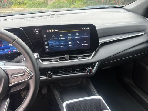 Used 2025 Chevrolet Equinox LT image 17