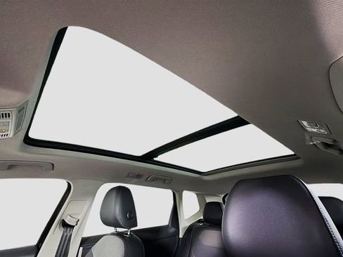 New 2026 Volkswagen Taos SE FWD image 14