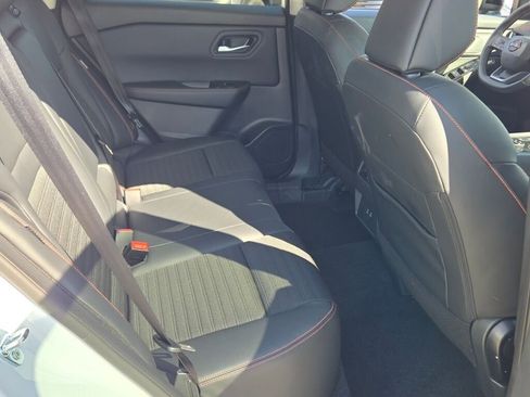 Used 2025 Nissan Rogue SV AWD/4WD image 8