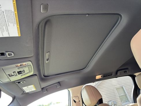 Used 2021 Toyota Sienna XLE w/ XLE Plus Package FWD image 31
