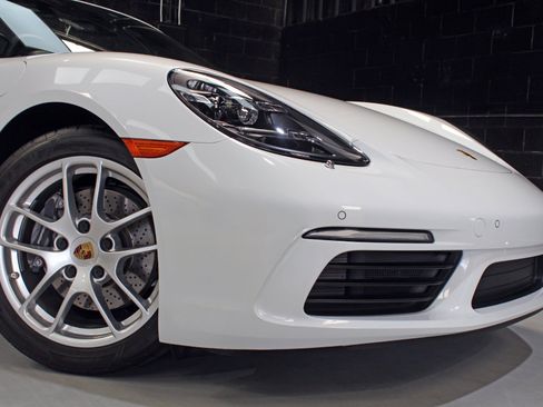 Used 2021 Porsche 718 Boxster w/ Premium Package RWD image 20