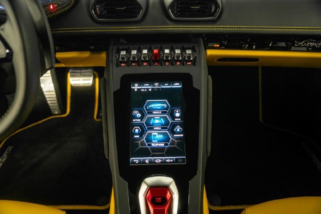 Used 2020 Lamborghini Huracan EVO RWD image 21