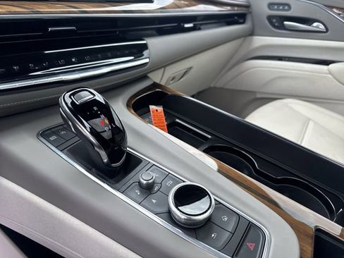 Used 2024 Cadillac Escalade Sport Platinum w/ LPO, ONYX Package AWD/4WD image 20