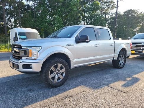 Used 2018 Ford F150 XLT w/ Equipment Group 301A Mid RWD image 4