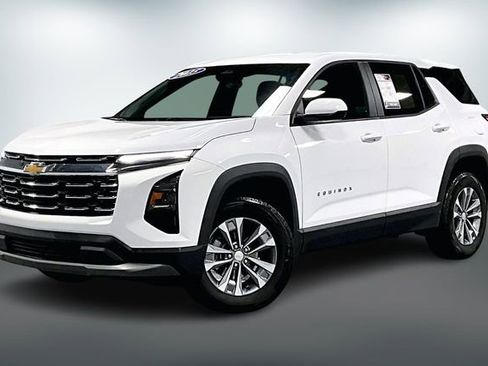 Used 2025 Chevrolet Equinox LT image 3