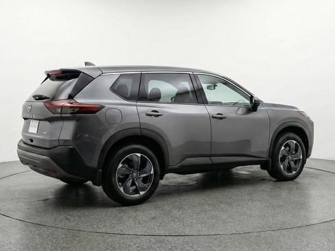 Used 2025 Nissan Rogue SV image 7