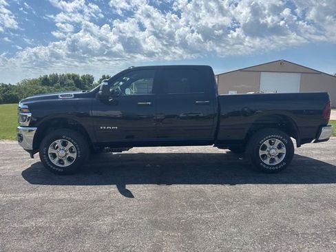 Used 2025 RAM 2500 Big Horn AWD/4WD image 3