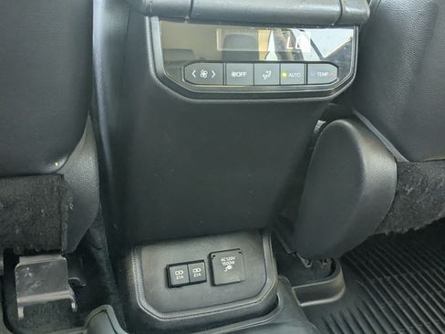 Used 2021 Toyota Highlander Limited AWD/4WD image 36