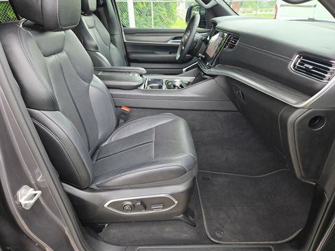 Used 2024 Jeep Wagoneer Series II w/ Flexible Seating Group AWD/4WD image 28