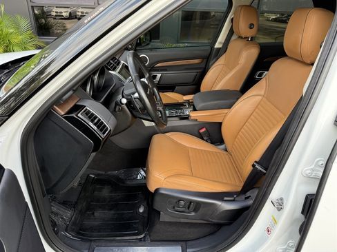 Used 2017 Land Rover Discovery HSE AWD/4WD image 9