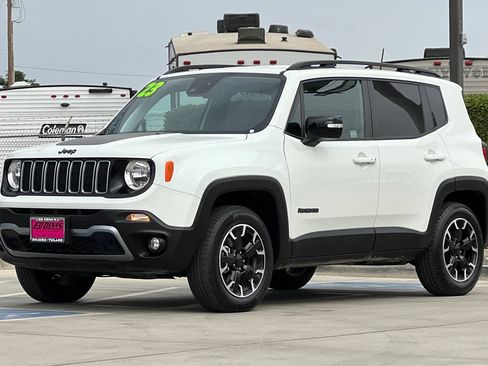 Used 2023 Jeep Renegade Latitude AWD/4WD image 9