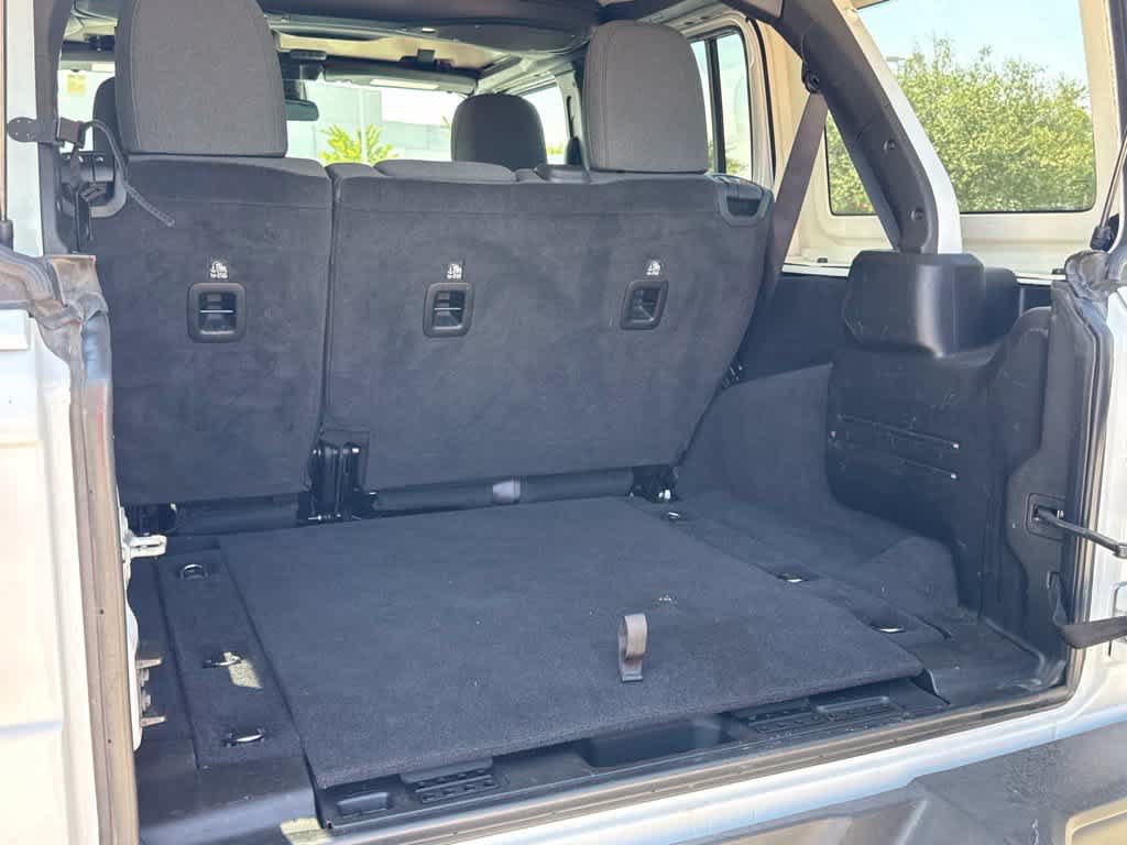 Used 2025 Jeep Wrangler Unlimited Sahara AWD/4WD image 14