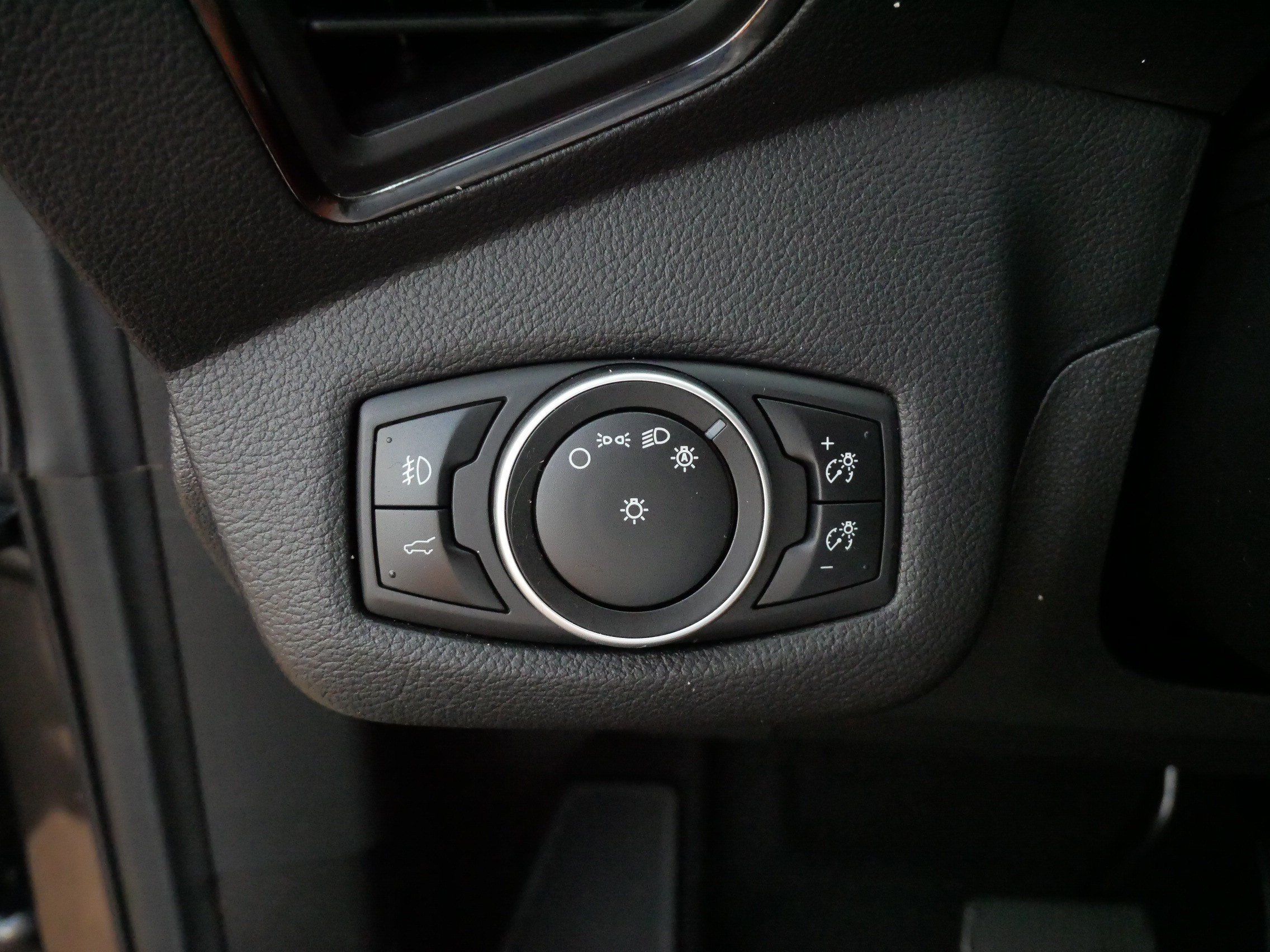 Used 2018 Ford Escape Titanium AWD/4WD image 27