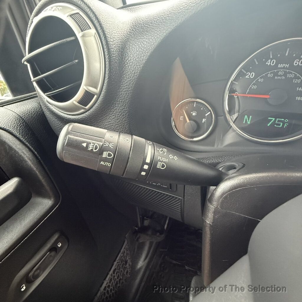 Used 2016 Jeep Wrangler Unlimited Rubicon w/ Connectivity Group AWD/4WD image 31