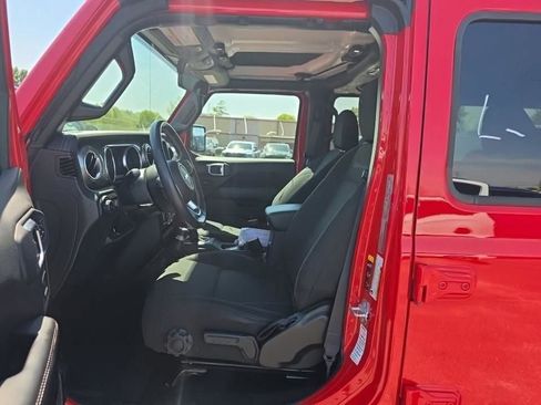 Used 2022 Jeep Wrangler Unlimited Sahara w/ Cold Weather Group image 14