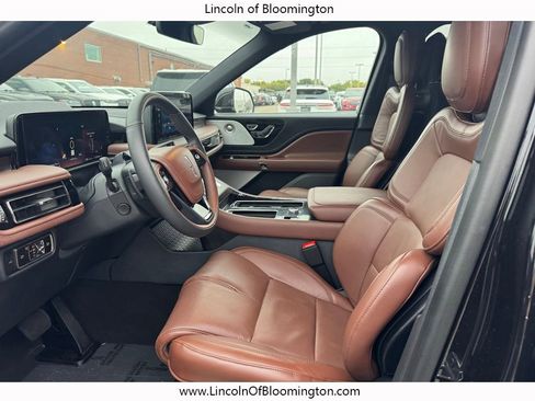 Certified 2025 Lincoln Aviator Reserve w/ Equipment Group 201A image 42