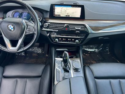 Used 2018 BMW 530e w/ Premium Package 2