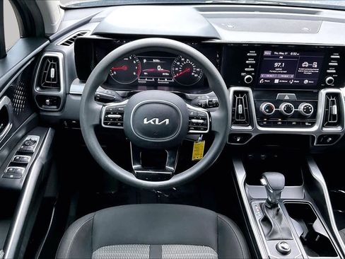 Used 2022 Kia Sorento LX FWD image 6