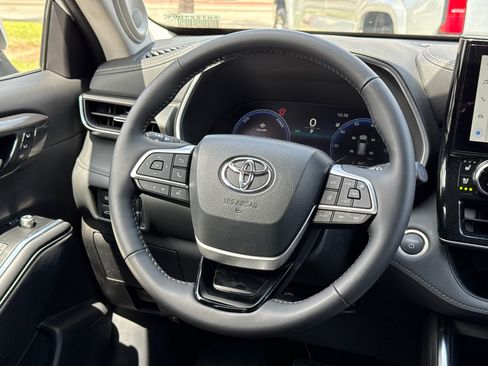 New 2026 Toyota Highlander Limited AWD/4WD image 24