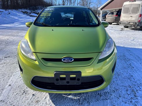 Used 2011 Ford Fiesta SE w/ 201A Rapid Spec Order Code image 2