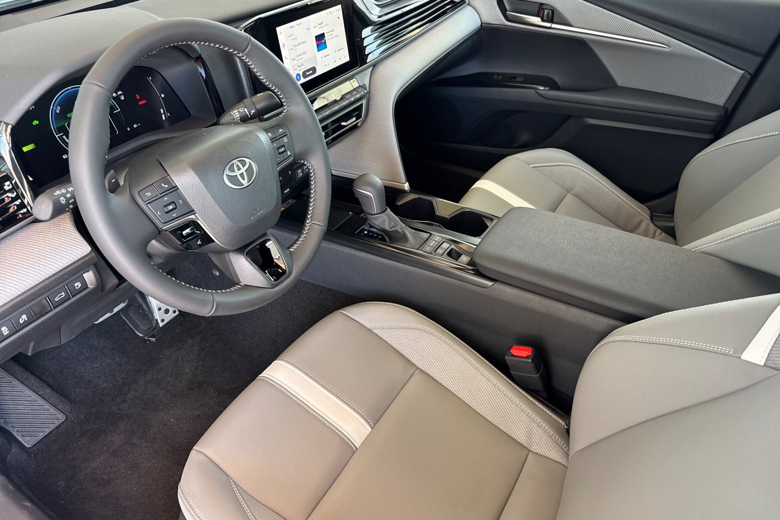 New 2026 Toyota Camry SE FWD image 11