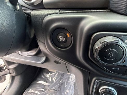 Used 2022 Jeep Wrangler Unlimited Sport AWD/4WD image 17