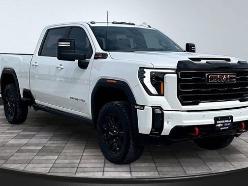 Used 2024 GMC Sierra 2500 AT4 w/ AT4 Premium Plus Package AWD/4WD image 4